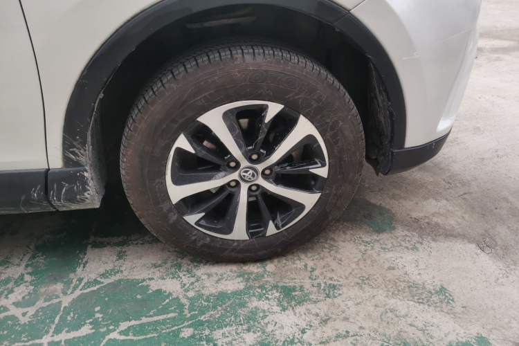 Used Toyota RAV4 2019 2.0L CVT Two-Wheel Drive Urban Edition China VI Standard Exterior 1