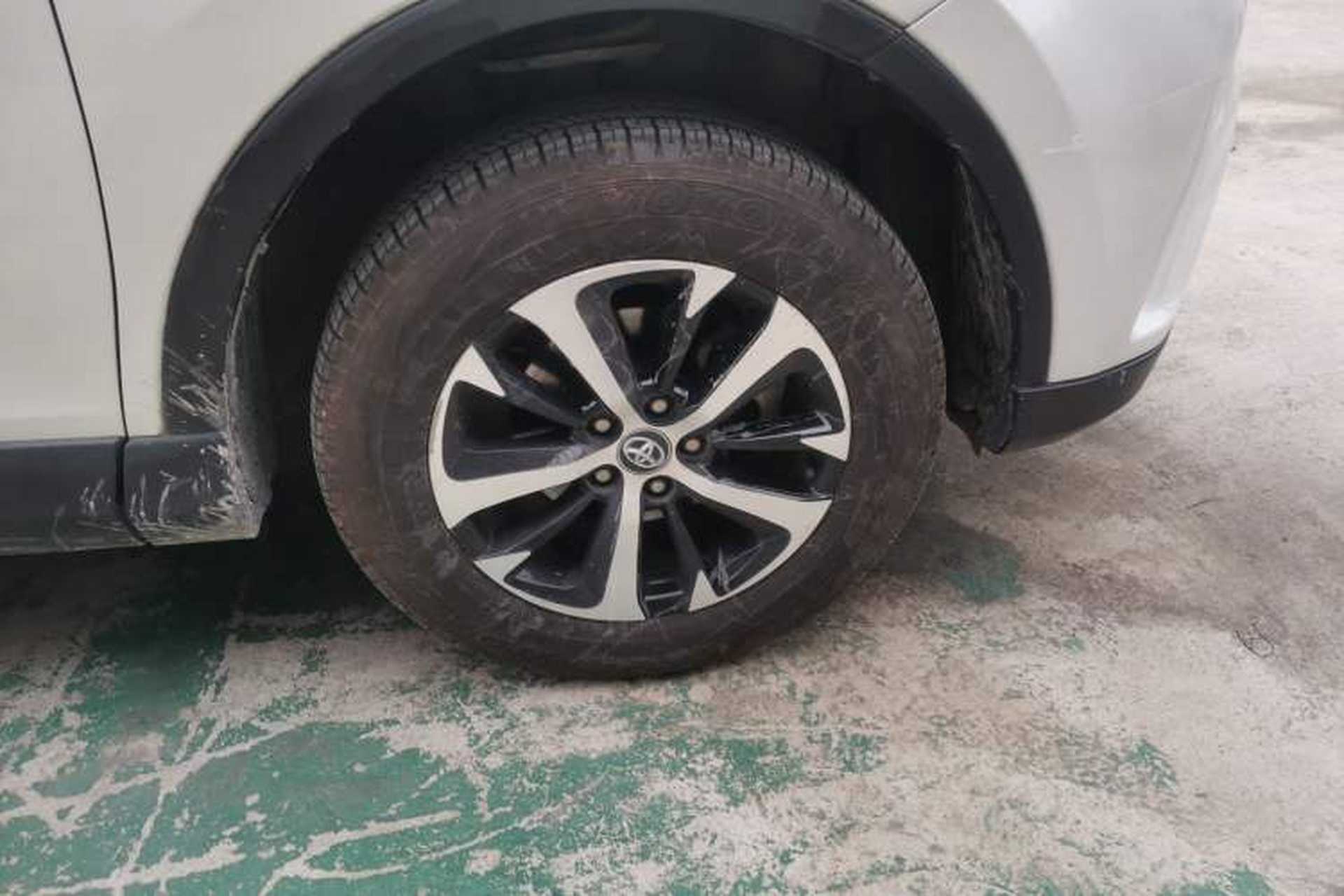 Used Toyota RAV4 2019 2.0L CVT Two-Wheel Drive Urban Edition China VI Standard Exterior 1