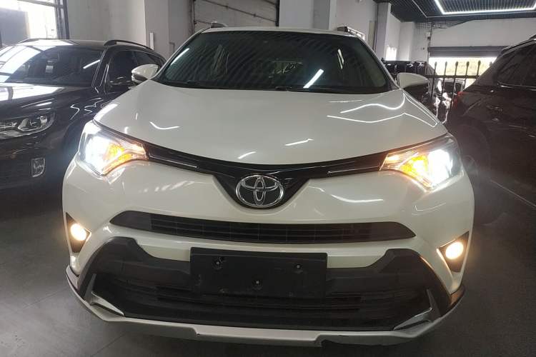 Used Toyota RAV4 2019 2.0L CVT Two-Wheel Drive Pioneer Edition China VI Standard Exterior 1