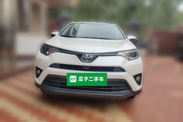Used Toyota RAV4 2019 2.0L CVT Two-Wheel Drive Luxury Version China VI Standard Exterior 1