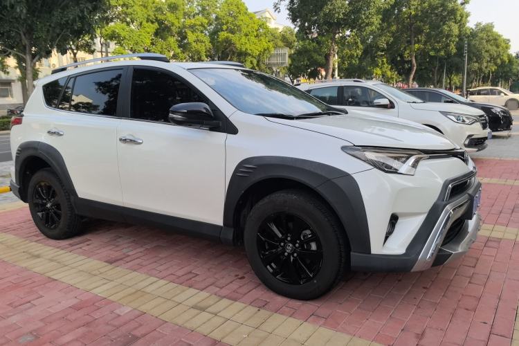 Used Toyota RAV4 2019 2.0L CVT Two-Wheel Drive Fashion X Limited Edition China VI Standard Exterior 2