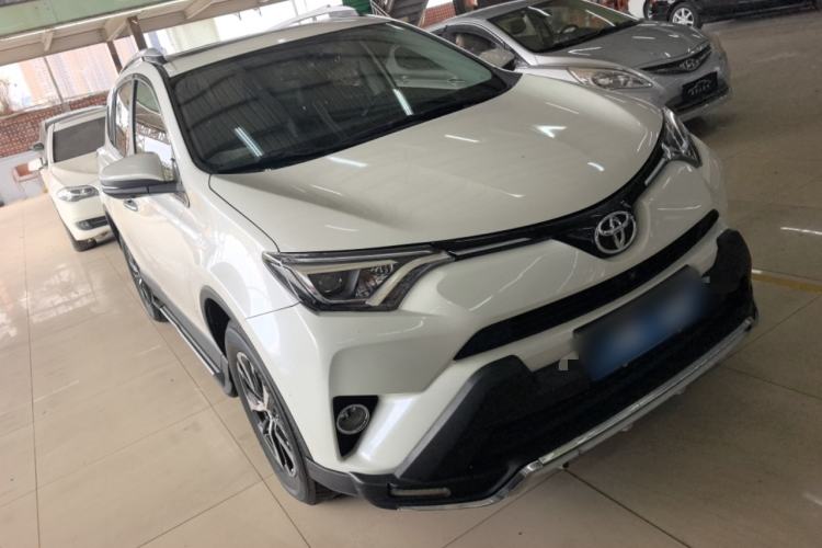 Used Toyota RAV4 2019 2.0L CVT Two-Wheel Drive ZhiShang Version China VI Standard Exterior 2