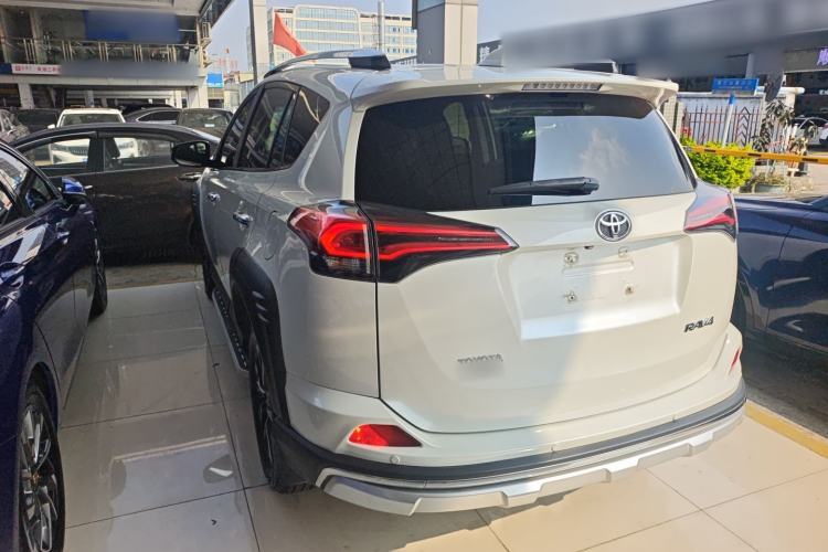 Used Toyota RAV4 2019 2.0L CVT Two-Wheel Drive Fashion X Limited Edition China VI Standard Exterior 2