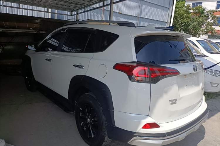 Used Toyota RAV4 2019 2.0L CVT Two-Wheel Drive Fashion X Limited Edition China VI Standard Exterior 2