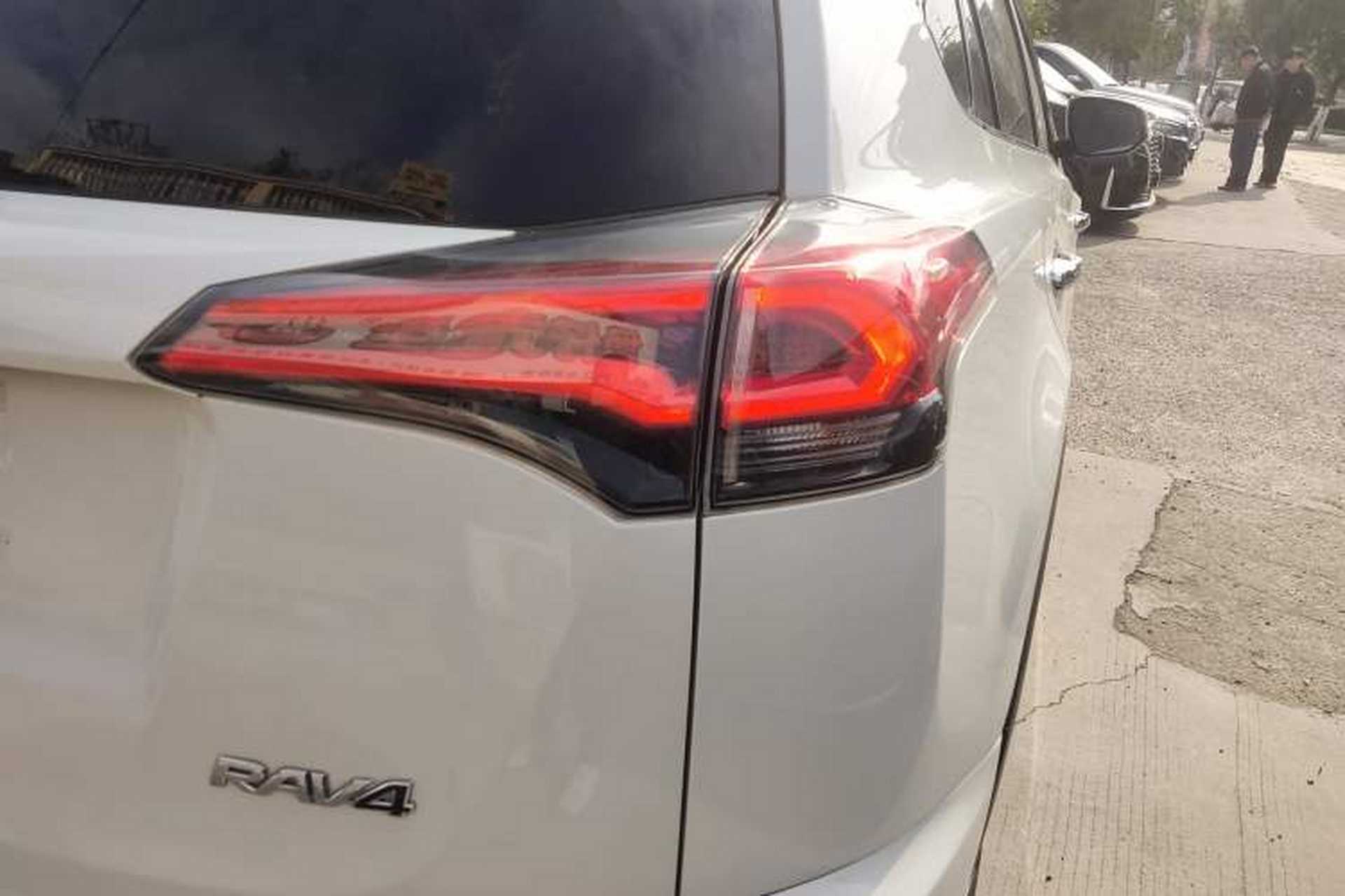 Used Toyota RAV4 2019 2.0L CVT Two-Wheel Drive ZhiShang Version China VI Standard Exterior 2