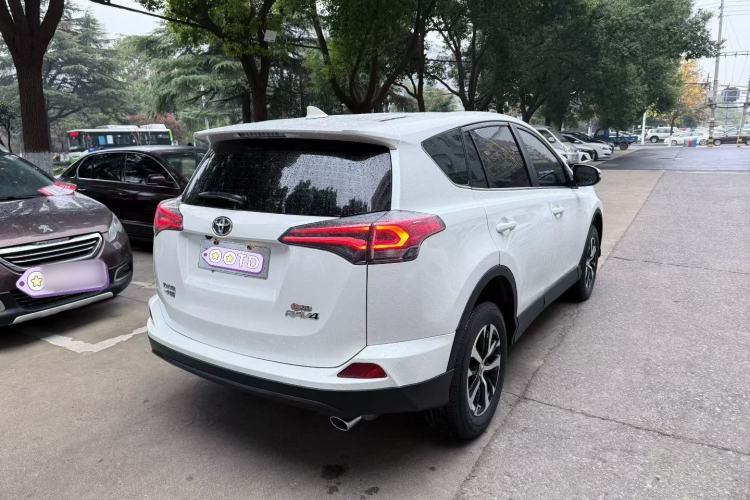 Used Toyota RAV4 2019 2.0L CVT Two-Wheel Drive Urban Edition China VI Standard Exterior 2