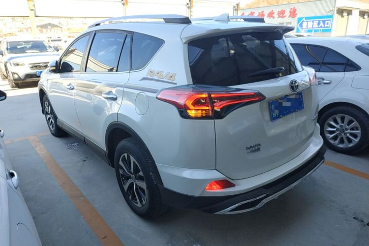 Used Toyota RAV4 2019 2.0L CVT Two-Wheel Drive Comfort Edition China VI Standard Exterior 2