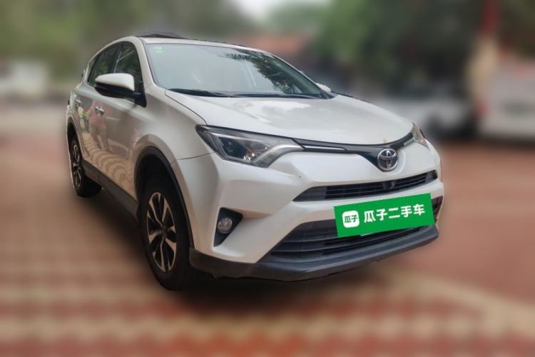 Used Toyota RAV4 2019 2.0L CVT Two-Wheel Drive Luxury Version China VI Standard Exterior 2