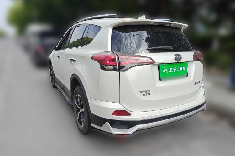 Used Toyota RAV4 2019 2.0L CVT Two-Wheel Drive Luxury Version China VI Standard Exterior 3
