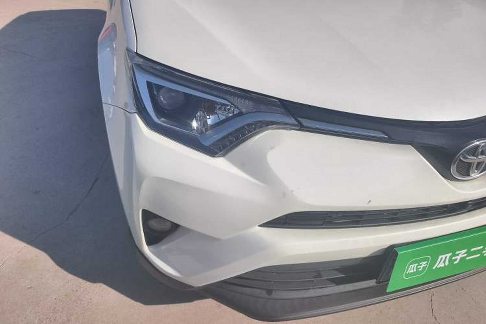 Used Toyota RAV4 2019 2.0L CVT Two-Wheel Drive Luxury Version China VI Standard Exterior 3