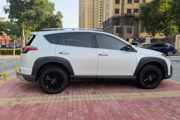 Used Toyota RAV4 2019 2.0L CVT Two-Wheel Drive Fashion X Limited Edition China VI Standard Exterior 3