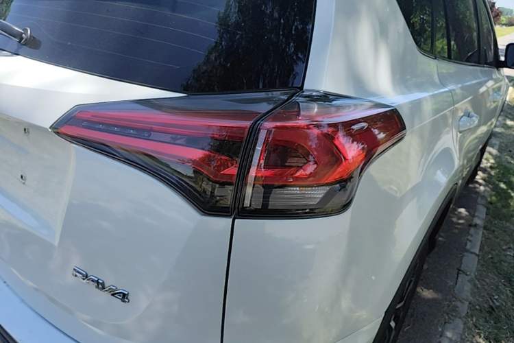 Used Toyota RAV4 2019 2.0L CVT Two-Wheel Drive Pioneer Edition China VI Standard Exterior 3