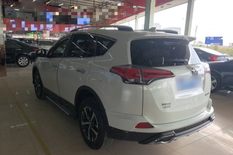Used Toyota RAV4 2019 2.0L CVT Two-Wheel Drive ZhiShang Version China VI Standard Exterior 3