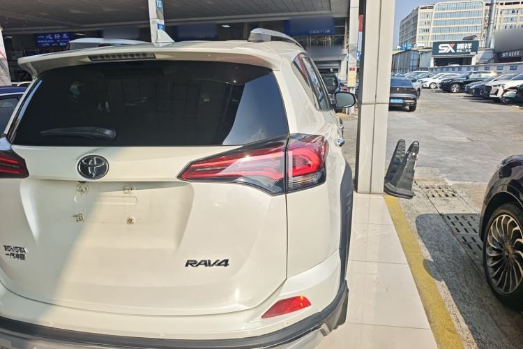 Used Toyota RAV4 2019 2.0L CVT Two-Wheel Drive Fashion X Limited Edition China VI Standard Exterior 3