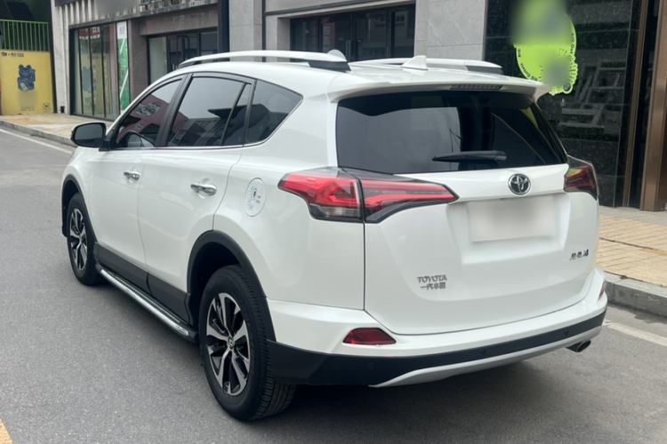 Used Toyota RAV4 2019 2.0L CVT Two-Wheel Drive ZhiShang Version China VI Standard Exterior 3