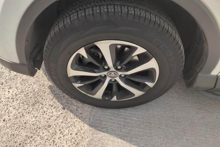 Used Toyota RAV4 2019 2.0L CVT Two-Wheel Drive ZhiShang Version China VI Standard Exterior 3