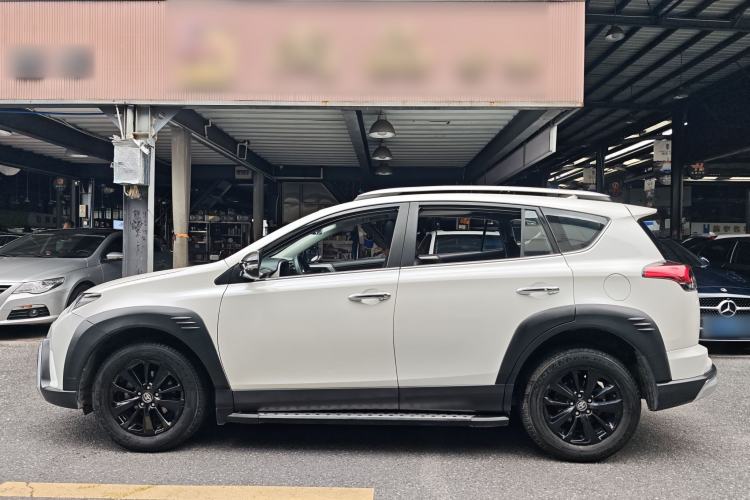 Used Toyota RAV4 2019 2.0L CVT Two-Wheel Drive Fashion X Limited Edition China VI Standard Exterior 3