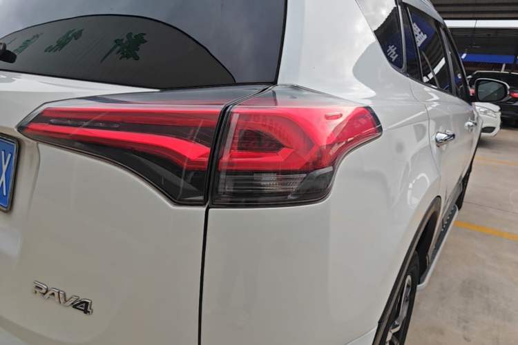 Used Toyota RAV4 2019 2.0L CVT Two-Wheel Drive Pioneer Edition China V Standard Exterior 3