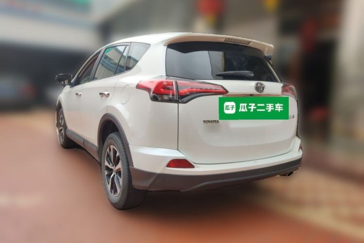 Used Toyota RAV4 2019 2.0L CVT Two-Wheel Drive Luxury Version China VI Standard Exterior 3