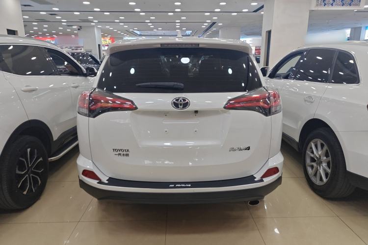 Used Toyota RAV4 2019 2.0L CVT Two-Wheel Drive Pioneer Edition China VI Standard Exterior 4