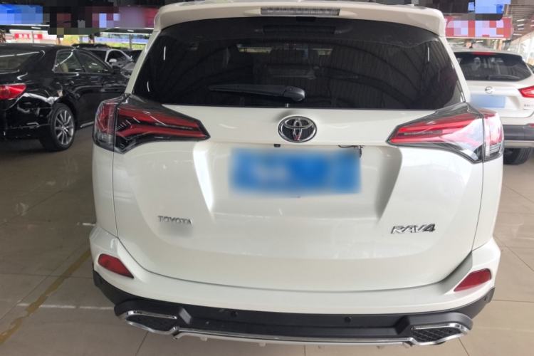 Used Toyota RAV4 2019 2.0L CVT Two-Wheel Drive ZhiShang Version China VI Standard Exterior 4