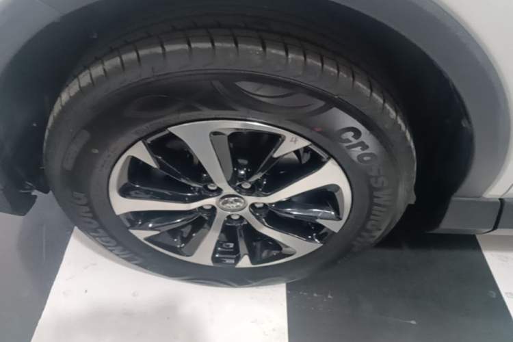 Used Toyota RAV4 2019 2.0L CVT Two-Wheel Drive Luxury Version China VI Standard Exterior 4