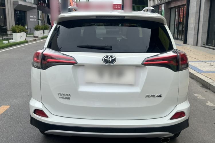 Used Toyota RAV4 2019 2.0L CVT Two-Wheel Drive ZhiShang Version China VI Standard Exterior 4