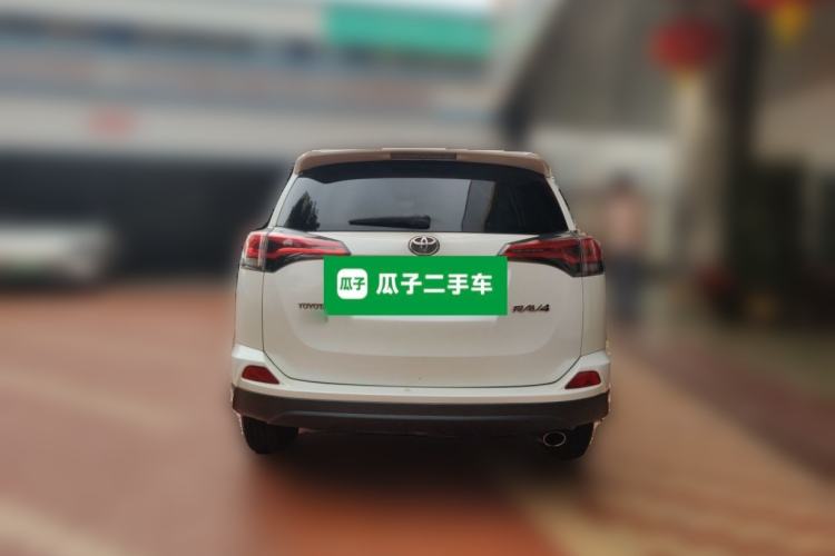 Used Toyota RAV4 2019 2.0L CVT Two-Wheel Drive Luxury Version China VI Standard Exterior 4