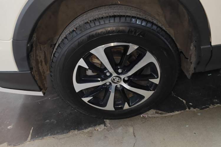 Used Toyota RAV4 2019 2.0L CVT Two-Wheel Drive Luxury Version China VI Standard Exterior 5