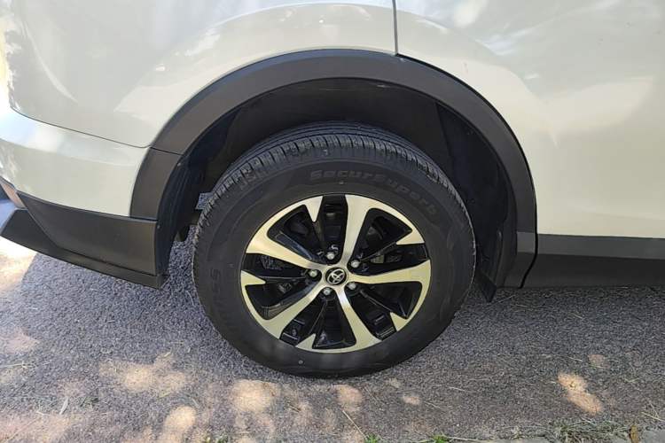Used Toyota RAV4 2019 2.0L CVT Two-Wheel Drive Pioneer Edition China VI Standard Exterior 5