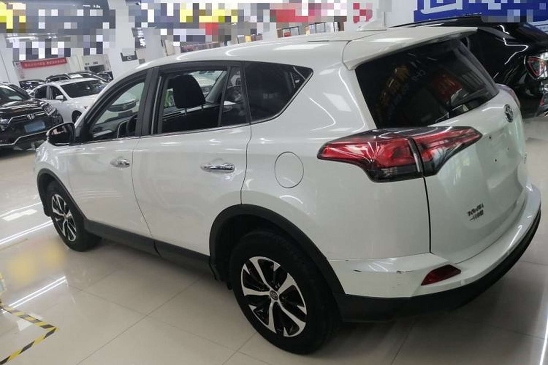Used Toyota RAV4 2019 2.0L CVT Two-Wheel Drive Luxury Version China VI Standard Exterior 5