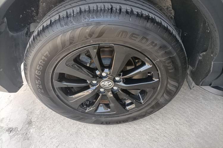 Used Toyota RAV4 2019 2.0L CVT Two-Wheel Drive Fashion X Limited Edition China VI Standard Exterior 5