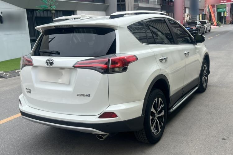 Used Toyota RAV4 2019 2.0L CVT Two-Wheel Drive ZhiShang Version China VI Standard Exterior 5
