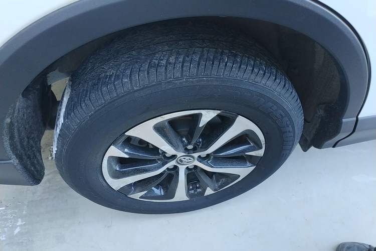Used Toyota RAV4 2019 2.0L CVT Two-Wheel Drive Comfort Edition China VI Standard Exterior 5
