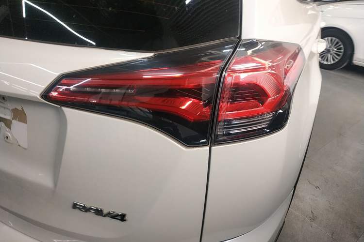 Used Toyota RAV4 2019 2.0L CVT Two-Wheel Drive Pioneer Edition China VI Standard Exterior 6