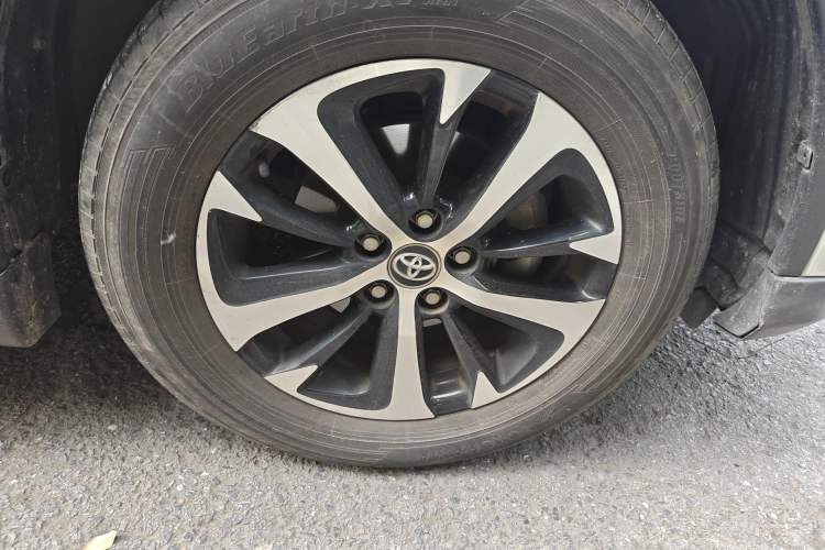 Used Toyota RAV4 2019 2.0L CVT Two-Wheel Drive Luxury Version China VI Standard Exterior 7
