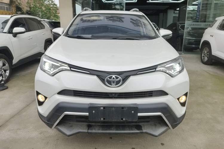 Used Toyota RAV4 2019 2.0L CVT Two-Wheel Drive ZhiShang Version China VI Standard Front