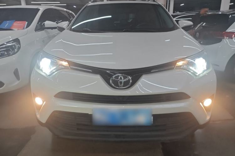 Used Toyota RAV4 2019 2.0L CVT Two-Wheel Drive Luxury Version China VI Standard Front
