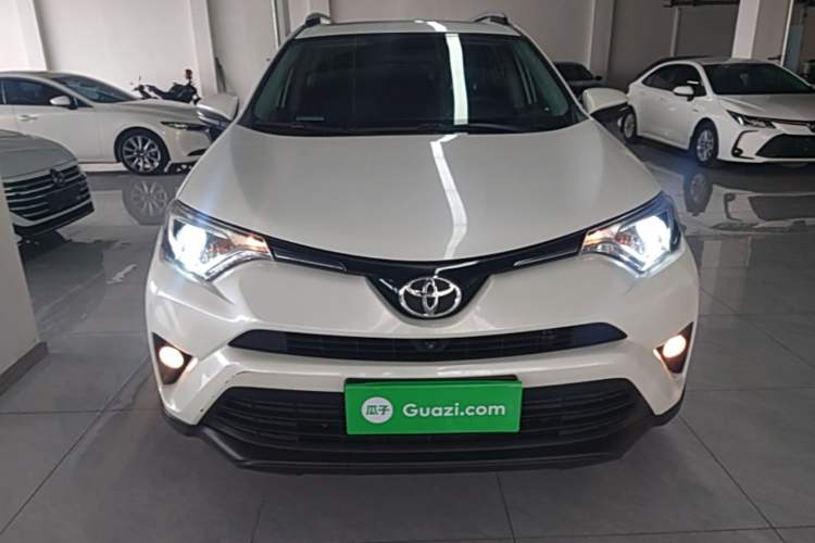 Used Toyota RAV4 2019 2.0L CVT Two-Wheel Drive Luxury Version China VI Standard Front