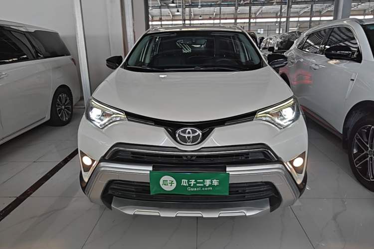 Used Toyota RAV4 2019 2.0L CVT Two-Wheel Drive Fashion X Limited Edition China V Standard Front