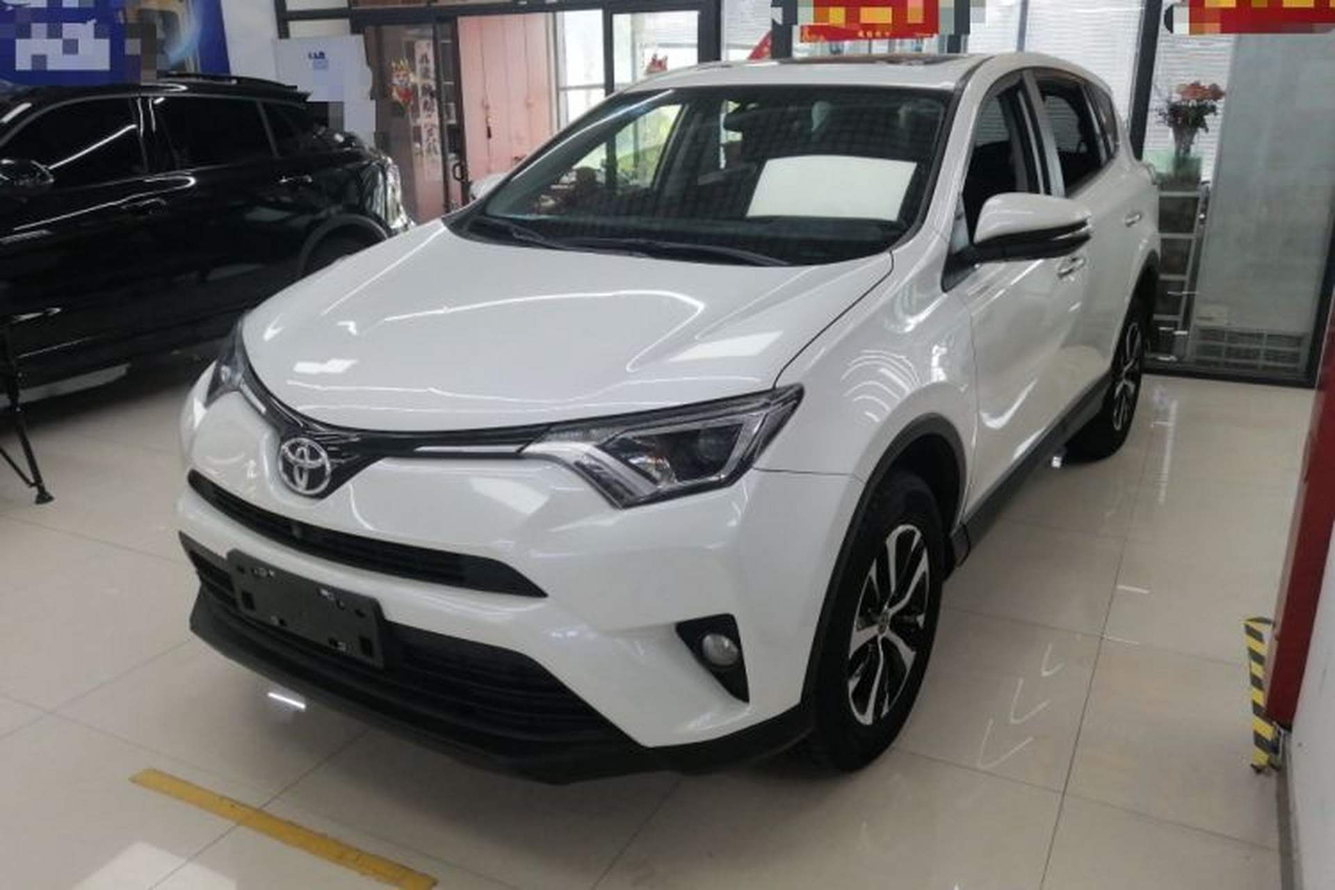 Used Toyota RAV4 2019 2.0L CVT Two-Wheel Drive Luxury Version China VI Standard Front Left 45 Deg
