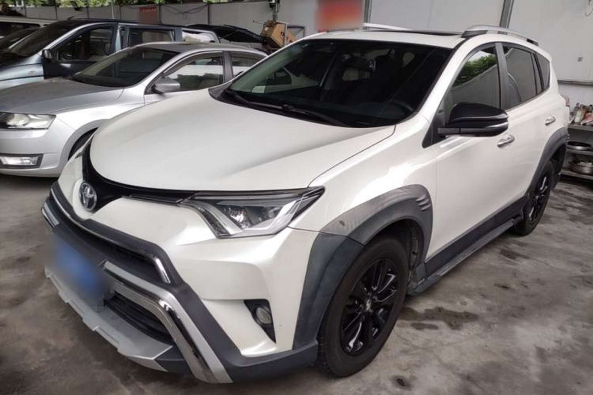 Used Toyota RAV4 2019 2.0L CVT Two-Wheel Drive Fashion X Limited Edition China VI Standard Front Left 45 Deg