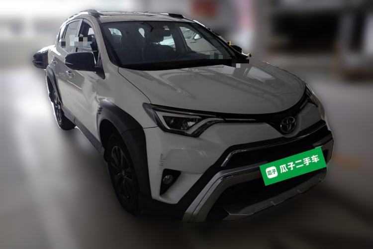 Used Toyota RAV4 2019 2.0L CVT Two-Wheel Drive Fashion X Limited Edition China V Standard Front Right 45 Deg