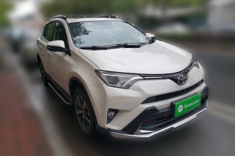 Used Toyota RAV4 2019 2.0L CVT Two-Wheel Drive Luxury Version China VI Standard Front Right 45 Deg