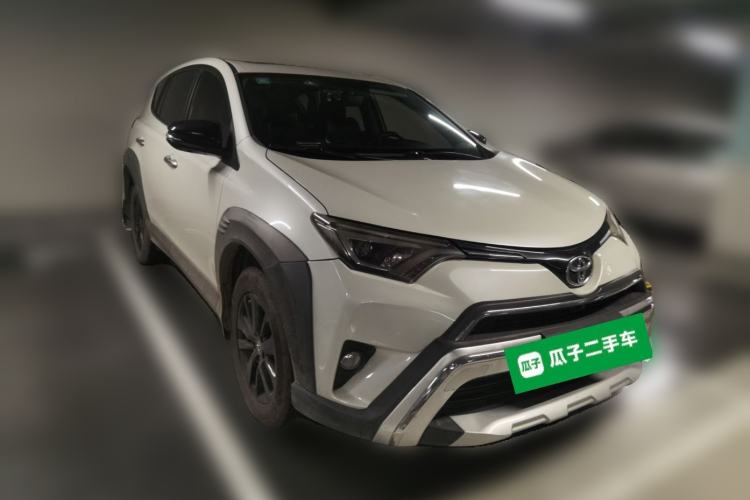 Used Toyota RAV4 2019 2.0L CVT Two-Wheel Drive Fashion X Limited Edition China VI Standard Front Right 45 Deg