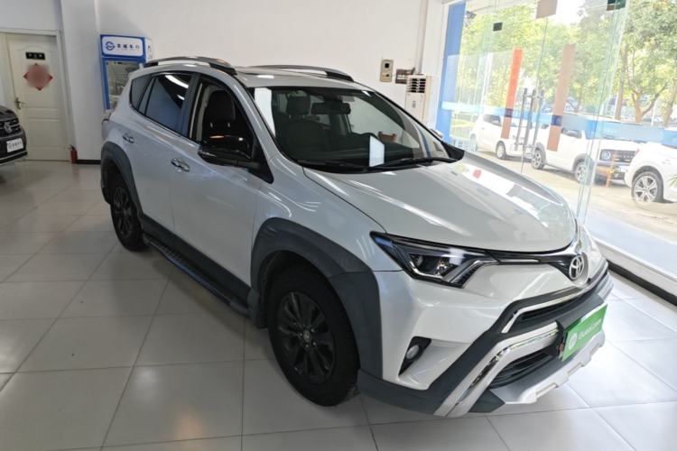 Used Toyota RAV4 2019 2.0L CVT Two-Wheel Drive Fashion X Limited Edition China VI Standard Front Right 45 Deg