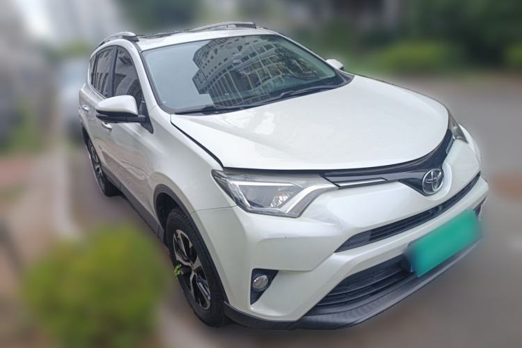Used Toyota RAV4 2019 2.0L CVT Two-Wheel Drive Luxury Version China VI Standard Front Right 45 Deg