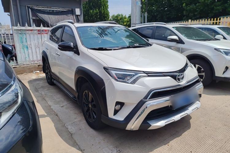 Used Toyota RAV4 2019 2.0L CVT Two-Wheel Drive Fashion X Limited Edition China VI Standard Front Right 45 Deg
