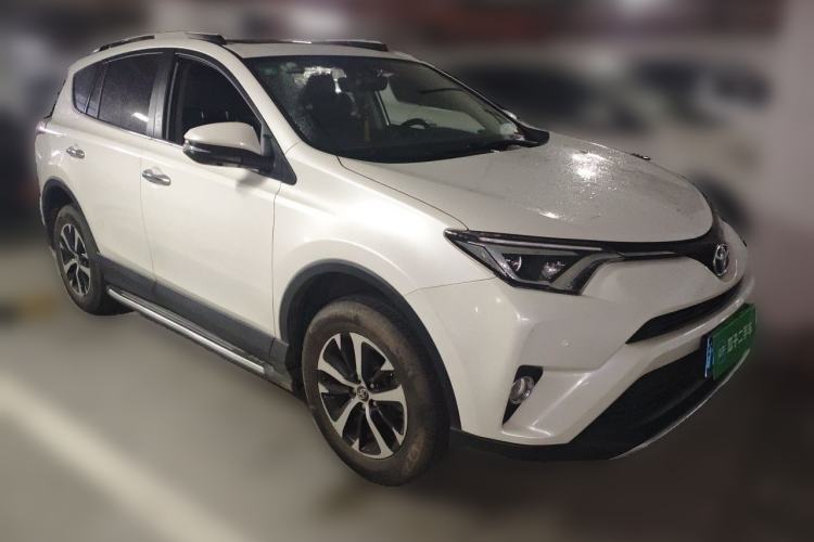 Used Toyota RAV4 2019 2.0L CVT Two-Wheel Drive ZhiShang Version China VI Standard Front Right 45 Deg