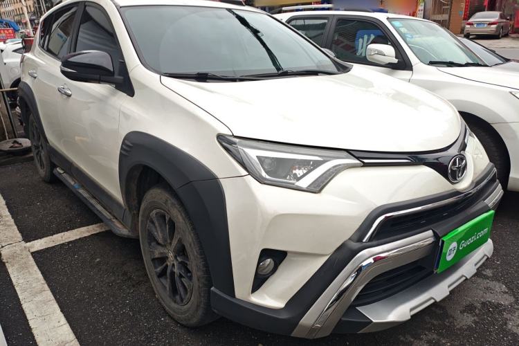 Used Toyota RAV4 2019 2.0L CVT Two-Wheel Drive Fashion X Limited Edition China VI Standard Front Right 45 Deg